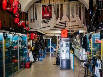 ...dove dal 1976 apre le sue saracinesche Sub Levante, specializzato in pesca subacquea